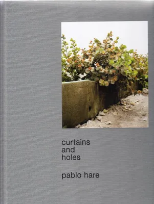 Pablo Hare Curtains and Holes /anglais