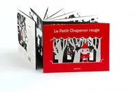 Le Petit Chaperon rouge, Un livre accordéon avec des décors et des découpes