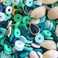 Jeux et Jouets Loisirs créatifs Perles, Modes et Cosmétiques Perles, bijoux à créer Mélange de perles heishi et de breloques Bali Mix de Perles