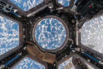Interior Space: A Visual Exploration of the International Space Station /anglais