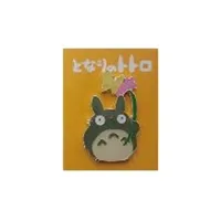 Pins Totoro avec fleur - Mon voisin Totoro