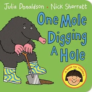 One Mole Digging A Hole (Board Book) /anglais