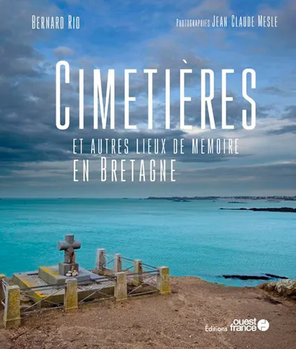 Livres Loisirs Voyage Beaux livres Cimetières et autres lieux de mémoire en Bretagne Bernard Rio